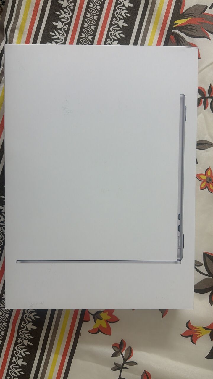 Riyadh, Tablet Computers, SAR 5300,  Apple Macbook M5 Silver