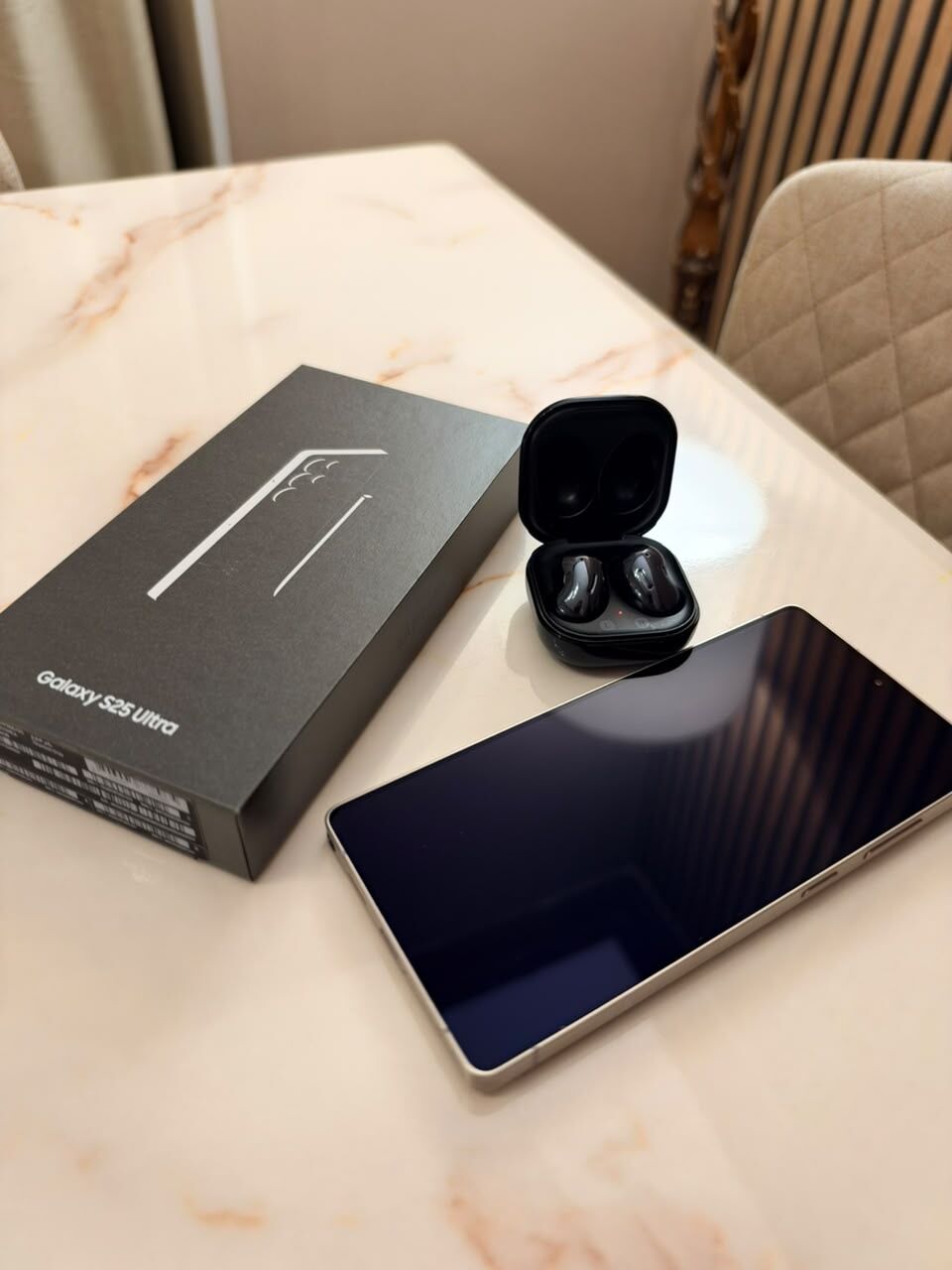 Riyadh, Mobile Phones, SAR 2500,  Samsung Galaxy S25 Ultra 256GB + Galaxy Buds Live For Sale