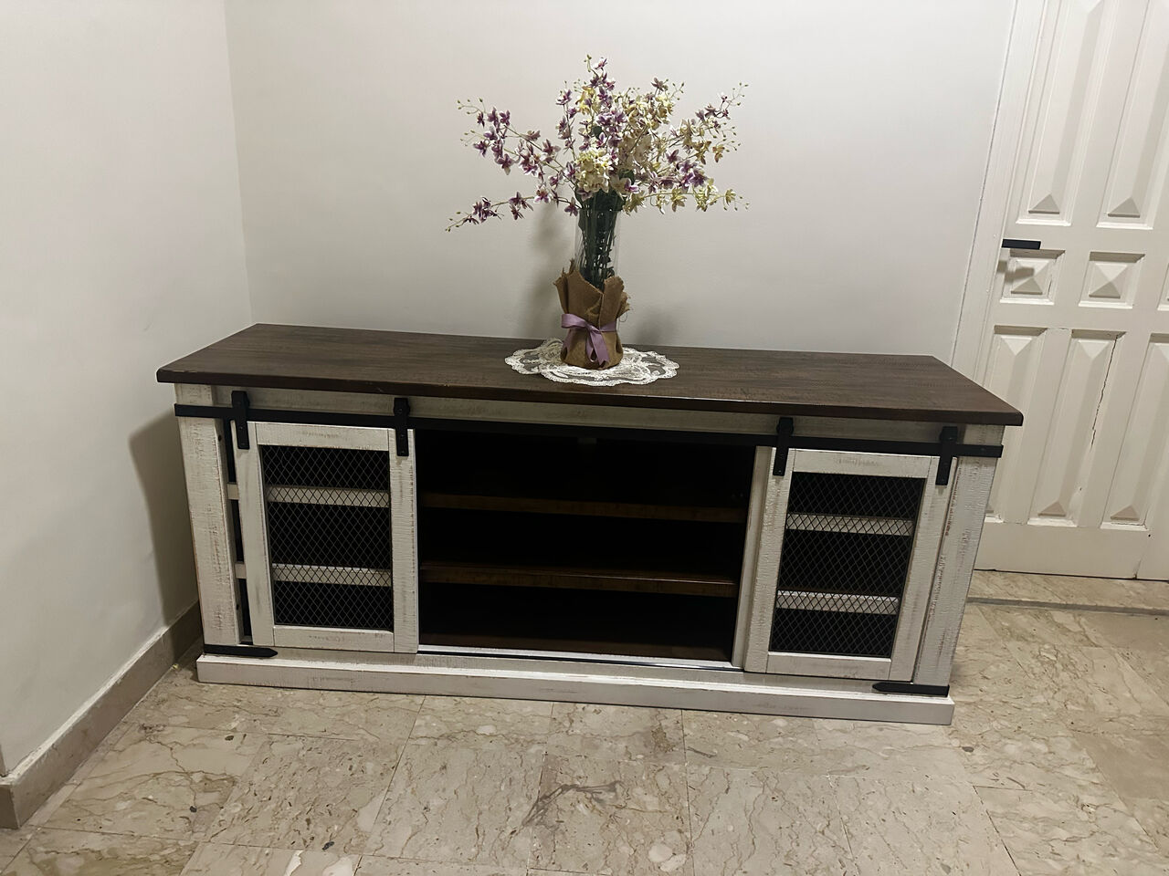 Jeddah, Furniture, SAR 2000,  Large Farmhouse Sideboard / Console Table &ndash; Excellent Condition