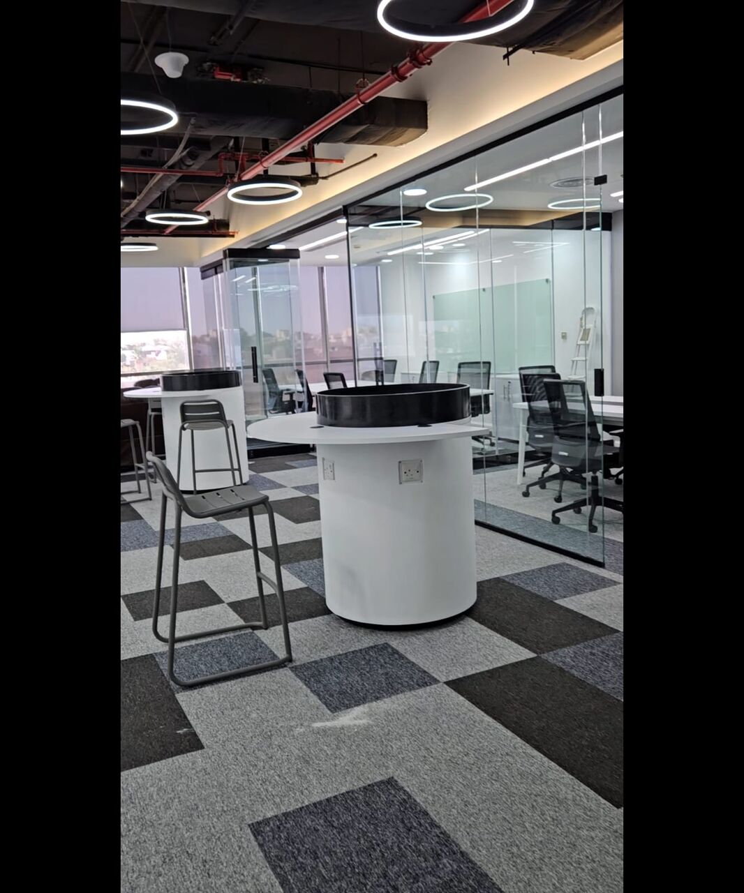 Olaya, Offices, SAR 5000,  50 Sq. Meter,  Space At Shared Office In Centre Of Riyadh .. Excellent Location ..