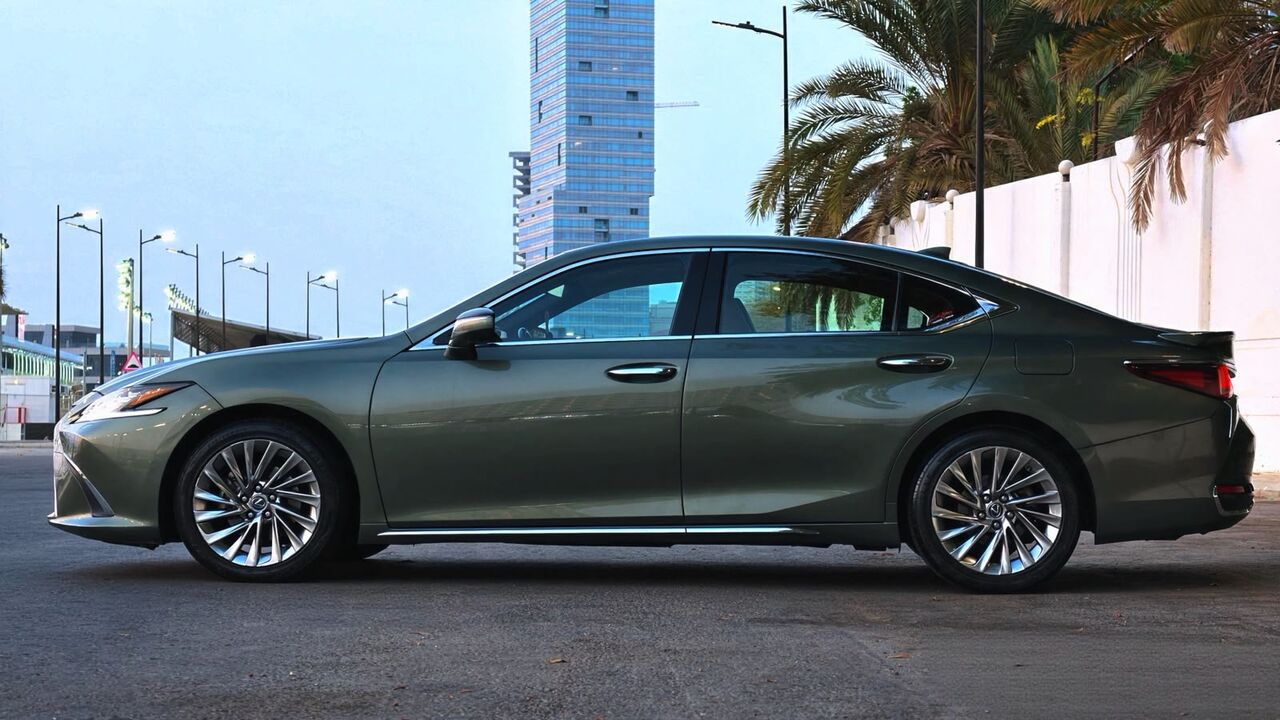 Jeddah, Vehicles, Cars & Trucks , SAR 150000,  Lexus ES 300h,  2023,  Automatic,  84000 KM,  Full Option