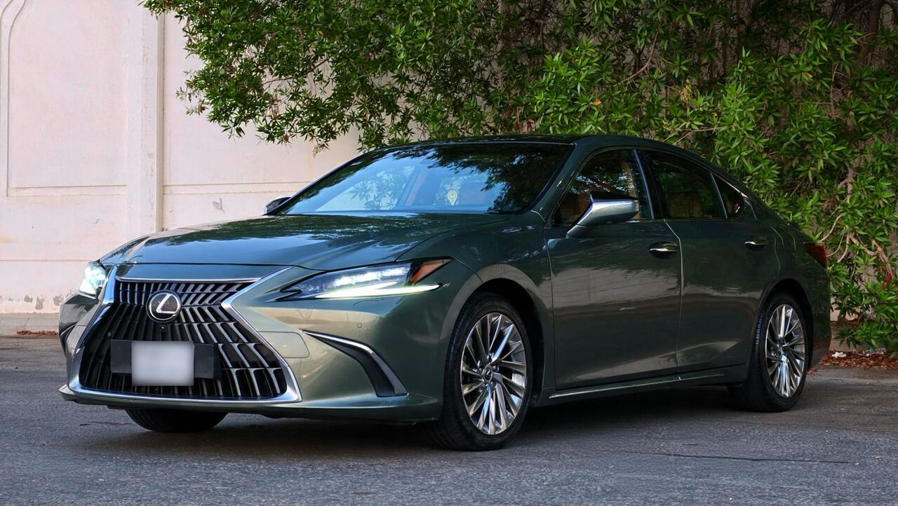 Jeddah, Vehicles, Cars & Trucks , SAR 150000,  Lexus ES 300h,  2023,  Automatic,  84000 KM,  Full Option