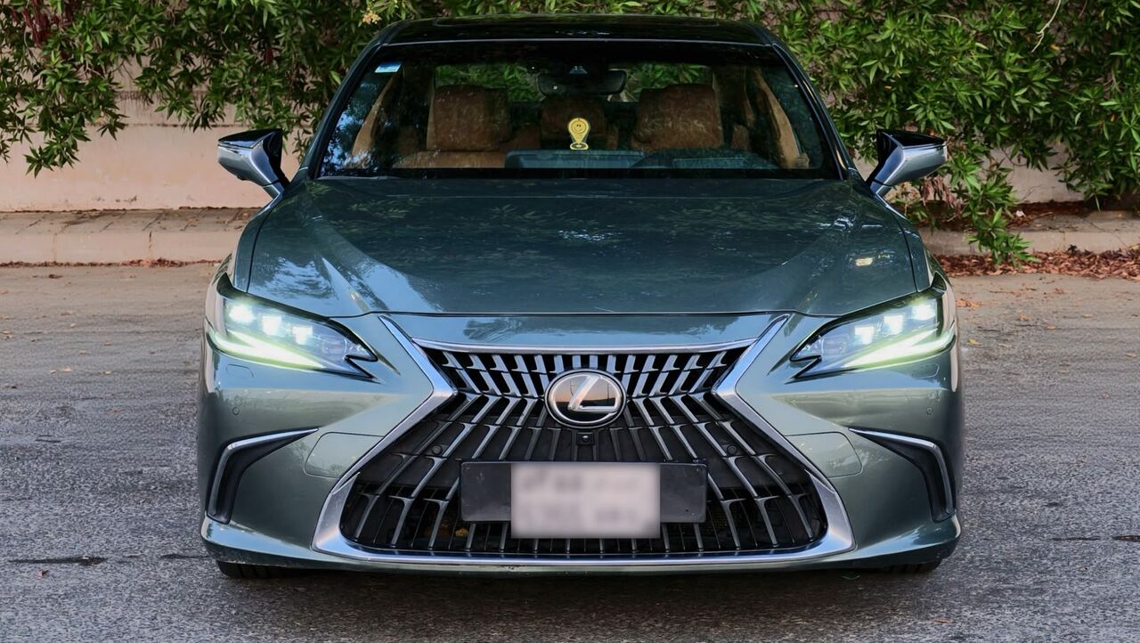 Jeddah, Vehicles, Cars & Trucks , SAR 150000,  Lexus ES 300h,  2023,  Automatic,  84000 KM,  Full Option