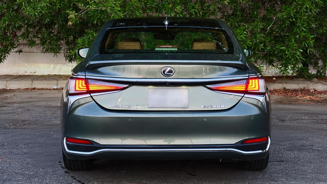 Jeddah, Vehicles, Cars & Trucks , SAR 150000,  Lexus ES 300h,  2023,  Automatic,  84000 KM,  Full Option