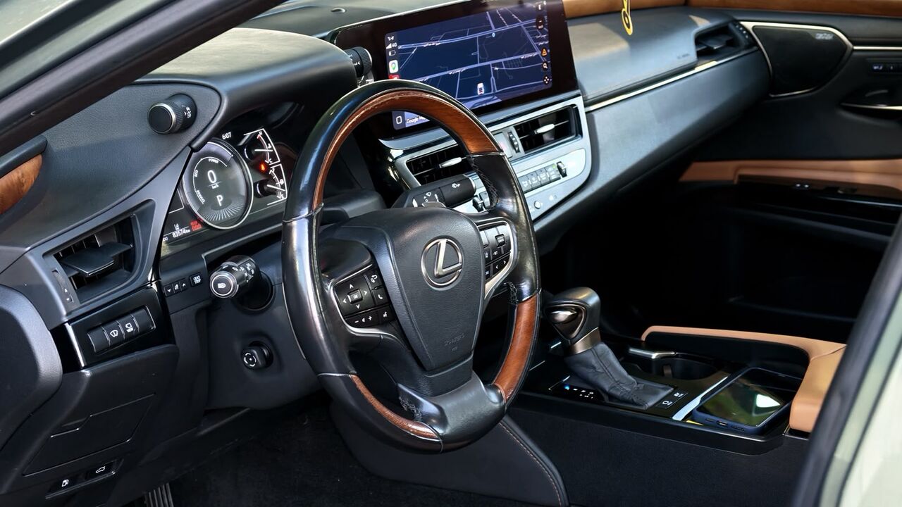 Jeddah, Vehicles, Cars & Trucks , SAR 150000,  Lexus ES 300h,  2023,  Automatic,  84000 KM,  Full Option