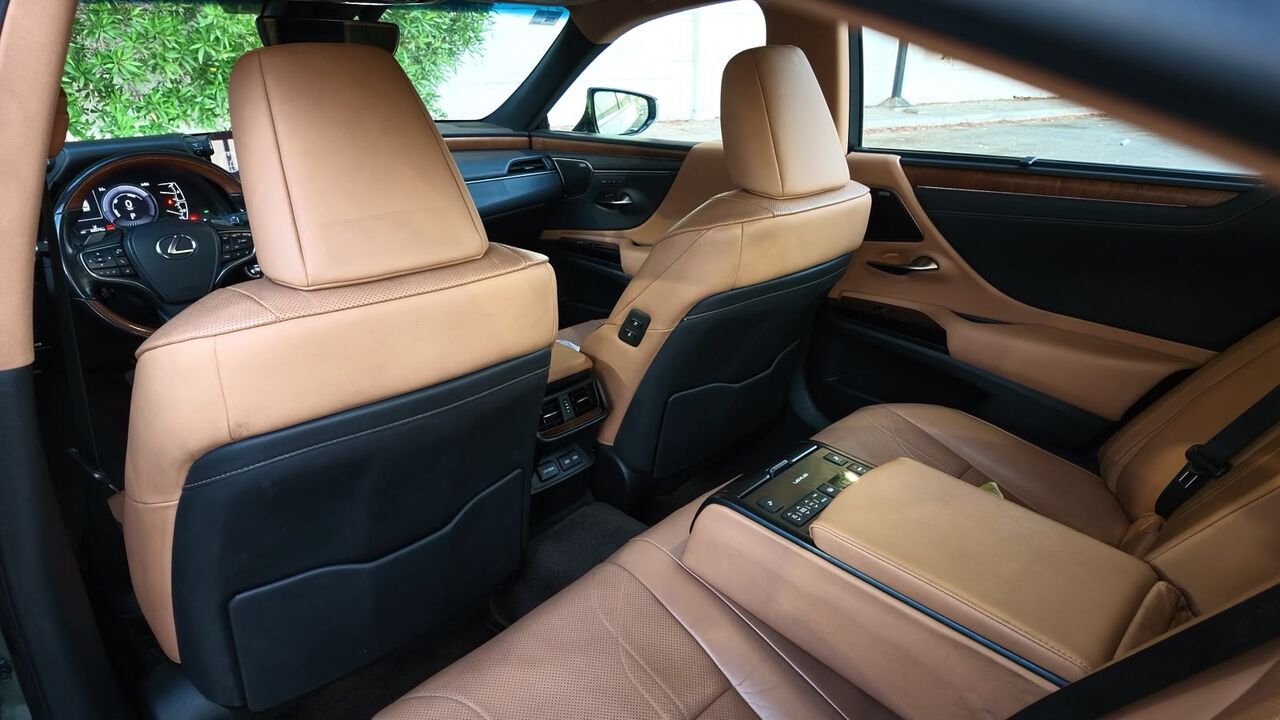 Jeddah, Vehicles, Cars & Trucks , SAR 150000,  Lexus ES 300h,  2023,  Automatic,  84000 KM,  Full Option