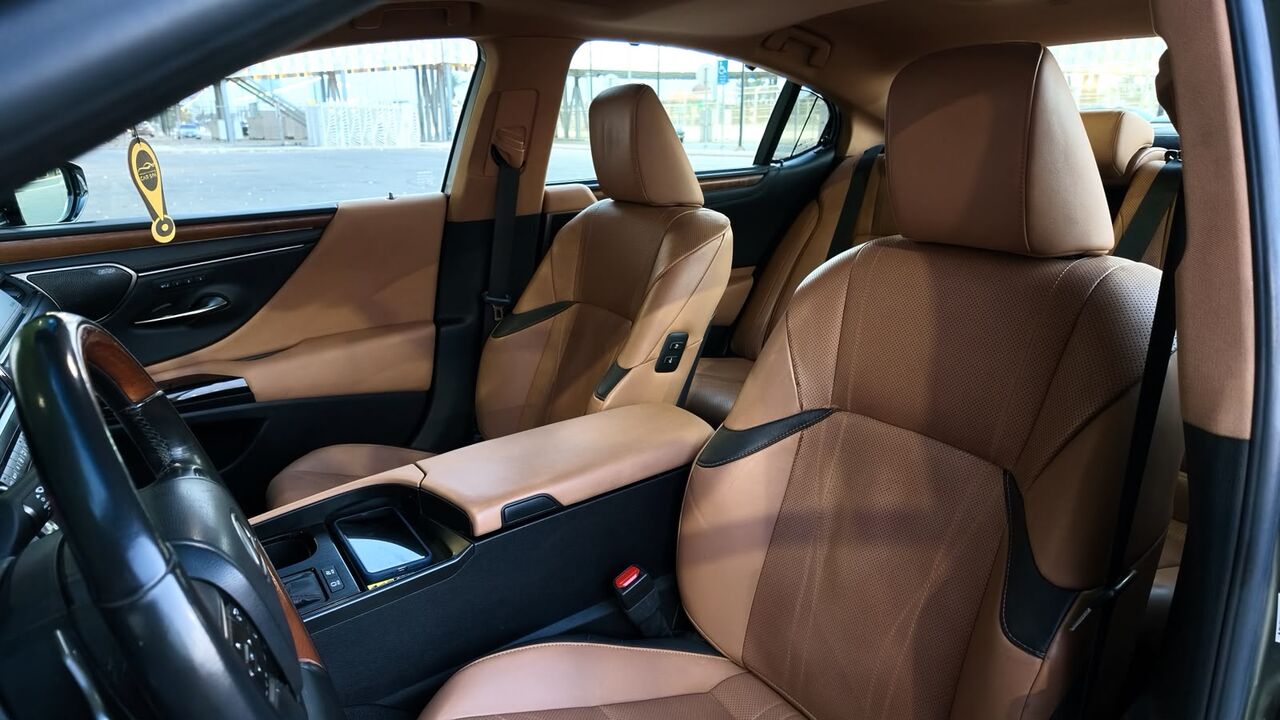 Jeddah, Vehicles, Cars & Trucks , SAR 150000,  Lexus ES 300h,  2023,  Automatic,  84000 KM,  Full Option
