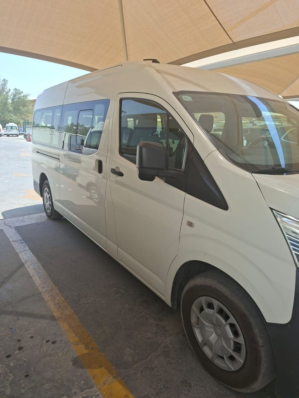 Jubail, Automotive, Toyota Hiace 13-Seater Available For Rent With Professional Driver In Jubail.