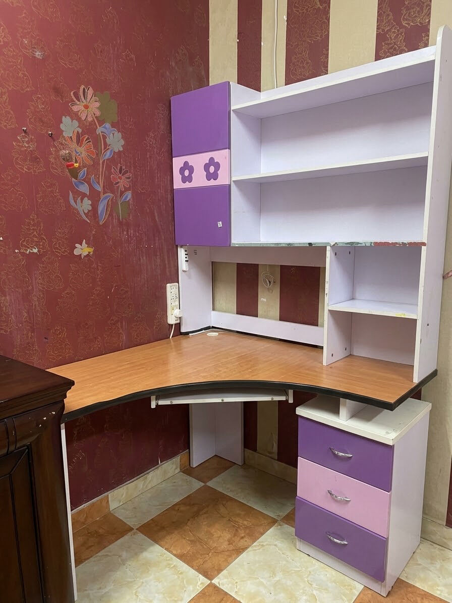 Al Rehab, Household Items, SAR 200,  Girls Study Computer Table. الفتيات يدرسن طاولة الكمبيوتر