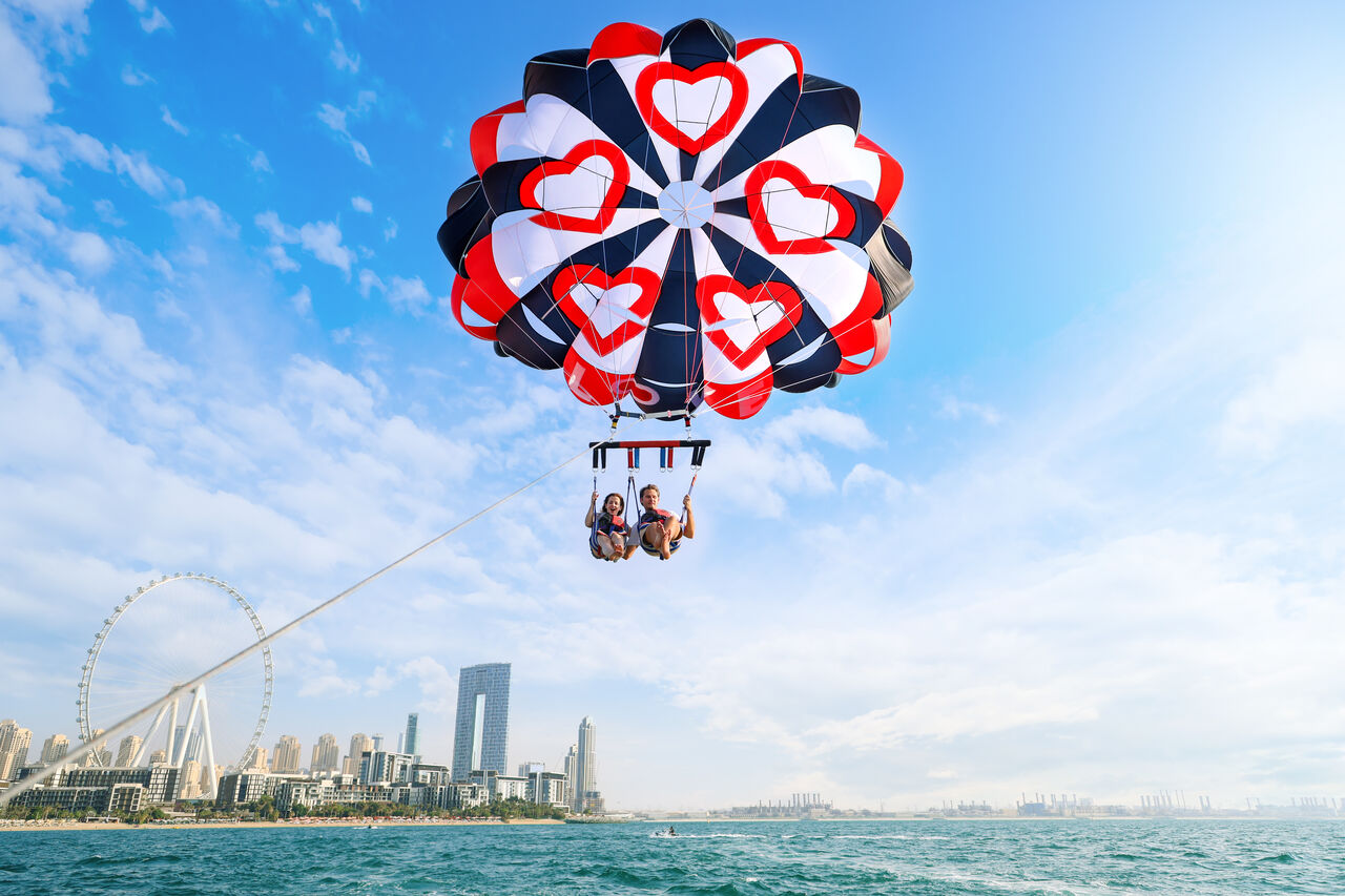 Dubai, Travel, Looking For A Romantic Experience In Dubai? Try Parasailing Together