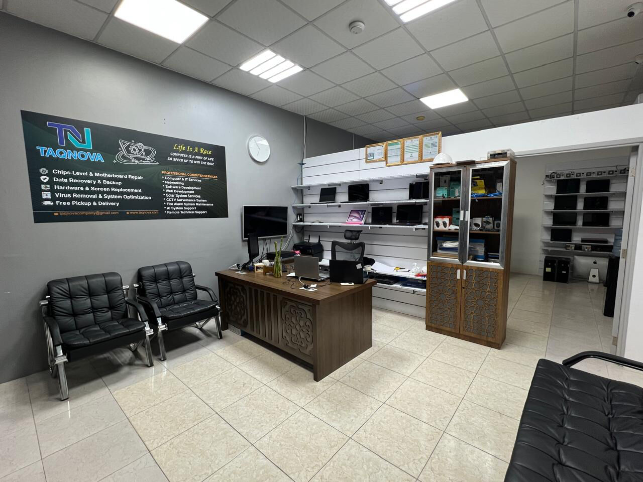 Al Jubail Al Balad, Furniture, SAR 4500,  Office With Furniture And Cam For Sale