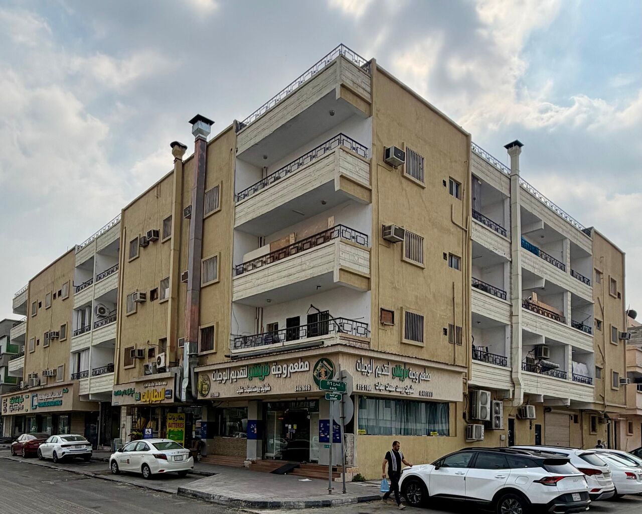 Khobar, Apartments, Flats, Houses & Villas, SAR 13500/year,  3 BR,  Family Apartment For Rent 166/28