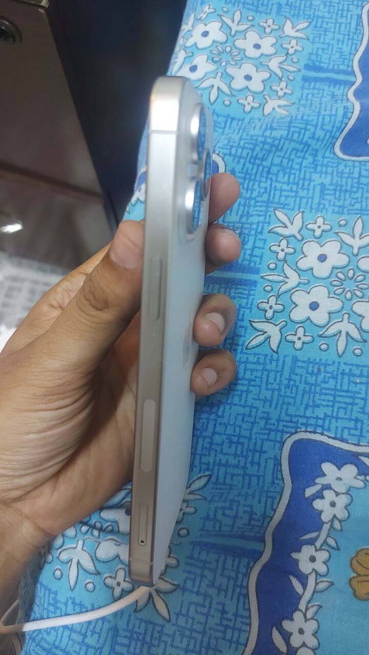 Dammam, Mobile Phones, SAR 2500,  Iphone 15 Pro Max White/ Titanium With 2 Years  Are Warranty, Including Cable For Charging