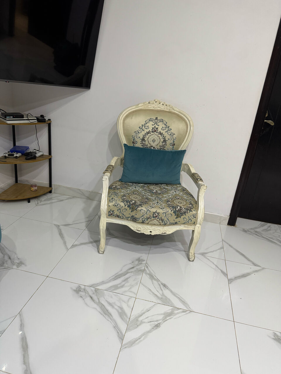 Al Ameer Fawwaz Junobi, Furniture, SAR 600,  Sofa Set For Sale