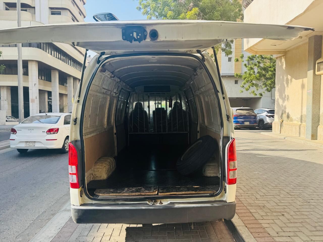 Jeddah, Vehicles, Cars & Trucks , SAR 56000,  Toyota Hi-Ace Hi Roof,  2015,  Manual,  449000 KM,  Original Condition