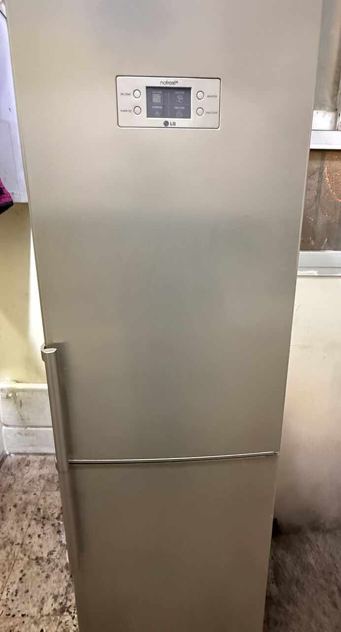 Al Malaz, Appliances, SAR 650,  LG Refrigerator- Bottom Freezer, Fridge