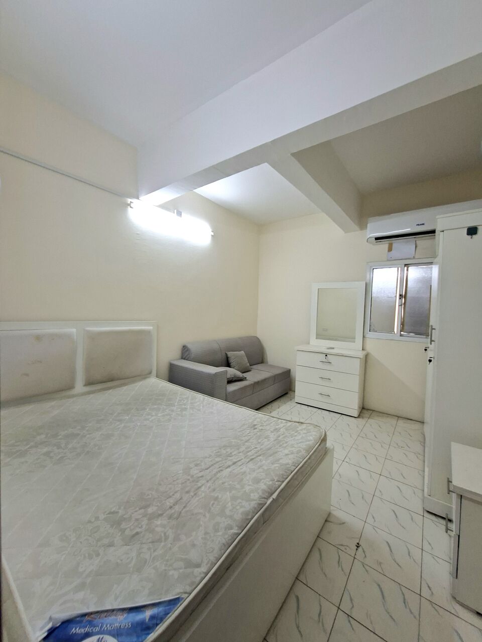 Gudaibiya, Apartments, Flats, Houses & Villas, BHD 180/month,  1 BR,  Furnished Bright 1BHK With Ewa In Gudaibiya,Neat & Clean Flat @ 35547951