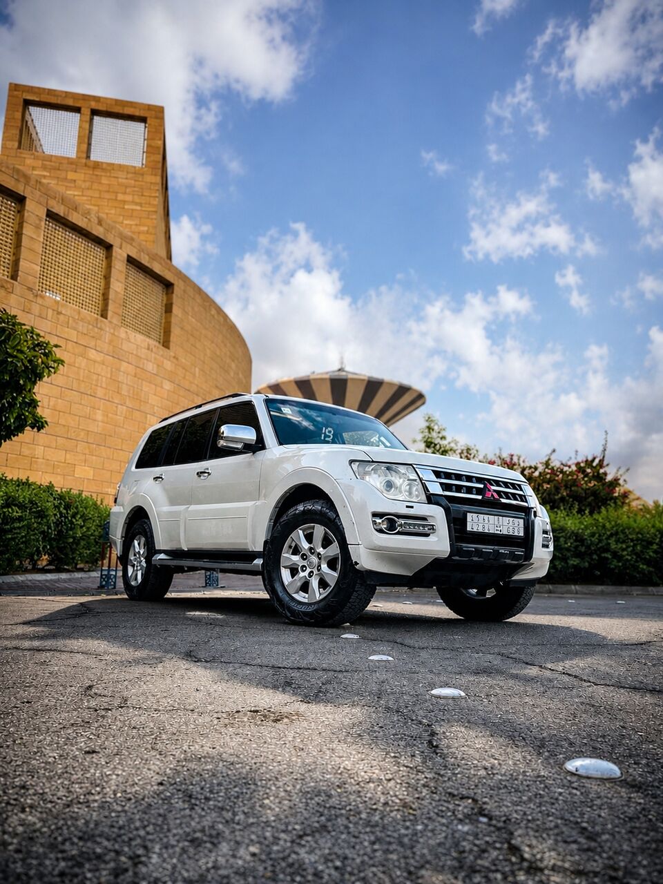 Riyadh, Vehicles, Cars & Trucks , SAR 51000,  Mitsubishi Pajero,  2019,  Automatic,  300000 KM,    MODEL V6 3.5 4x4 FULL OPTION SUV CAR FOR SALE