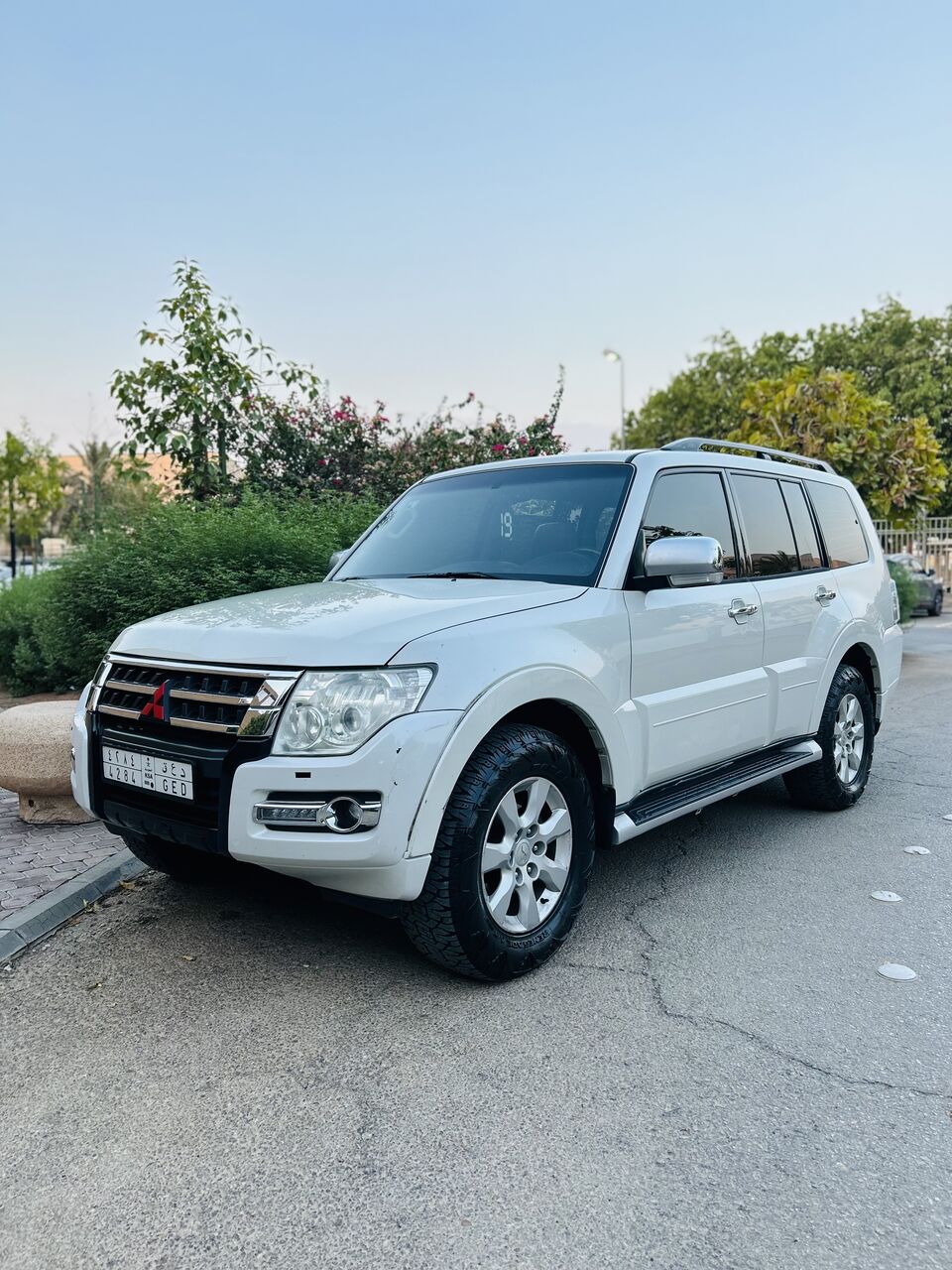 Riyadh, Vehicles, Cars & Trucks , SAR 51000,  Mitsubishi Pajero,  2019,  Automatic,  300000 KM,    MODEL V6 3.5 4x4 FULL OPTION SUV CAR FOR SALE