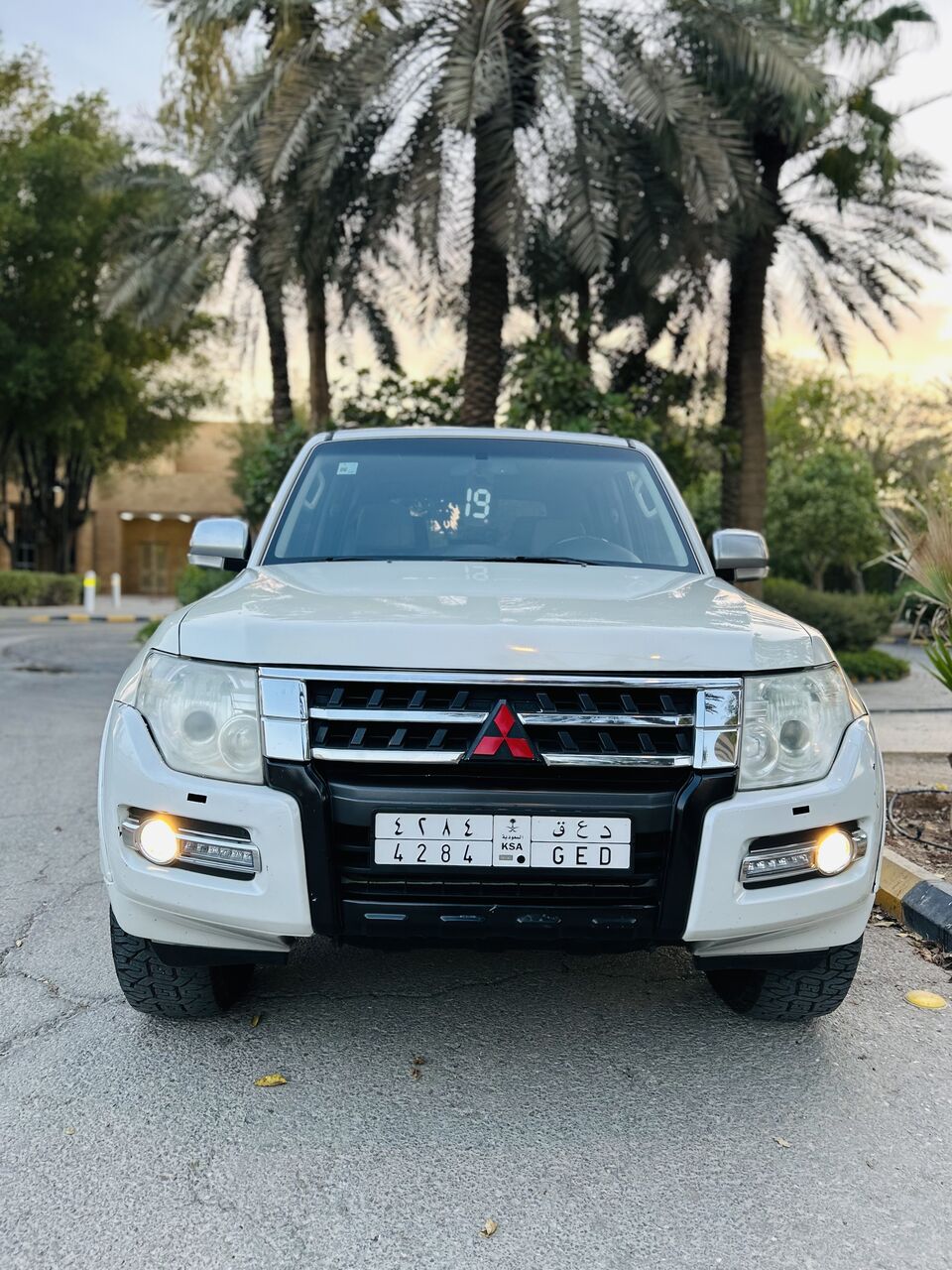 Riyadh, Vehicles, Cars & Trucks , SAR 51000,  Mitsubishi Pajero,  2019,  Automatic,  300000 KM,    MODEL V6 3.5 4x4 FULL OPTION SUV CAR FOR SALE