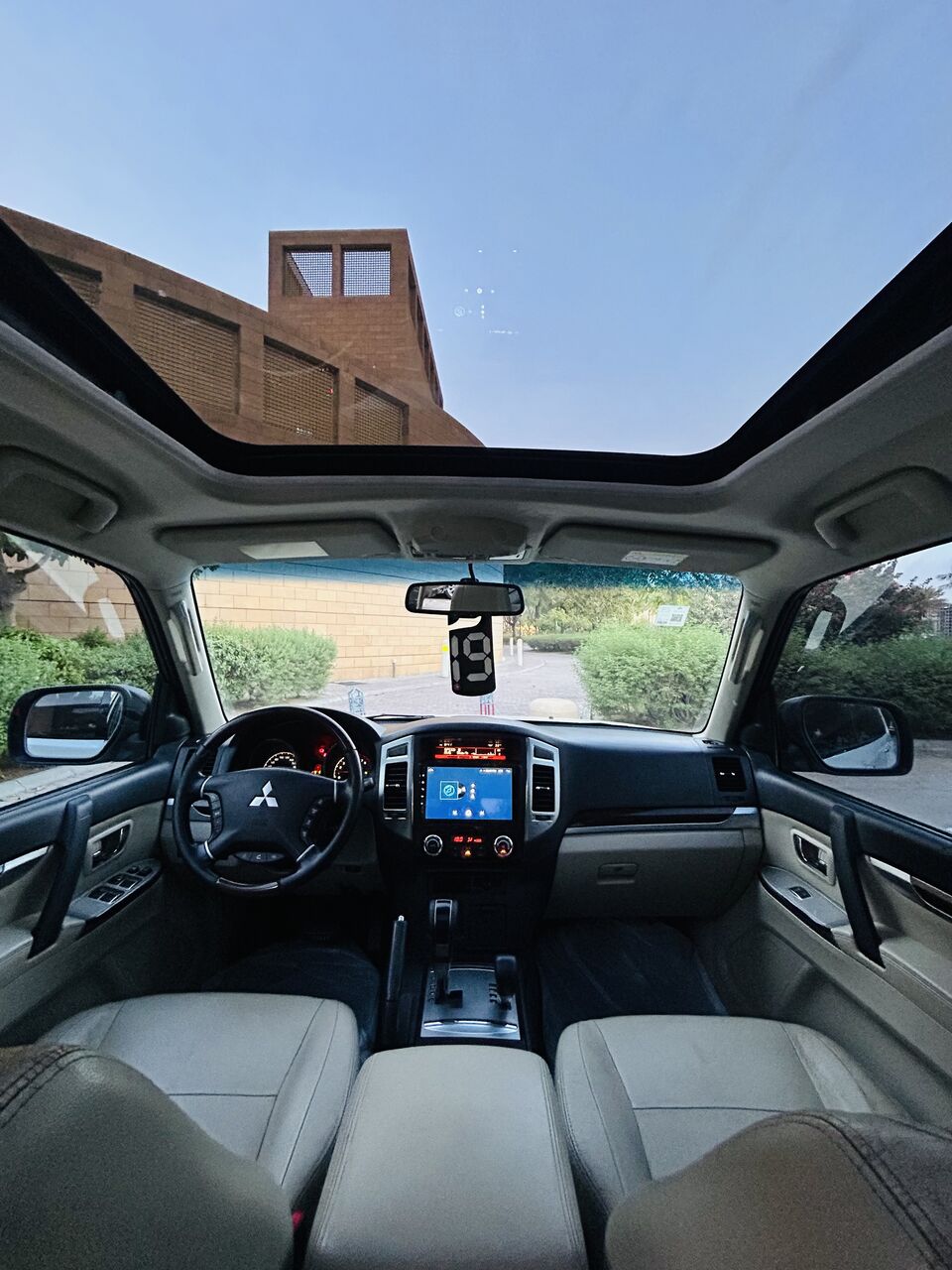 Riyadh, Vehicles, Cars & Trucks , SAR 51000,  Mitsubishi Pajero,  2019,  Automatic,  300000 KM,    MODEL V6 3.5 4x4 FULL OPTION SUV CAR FOR SALE