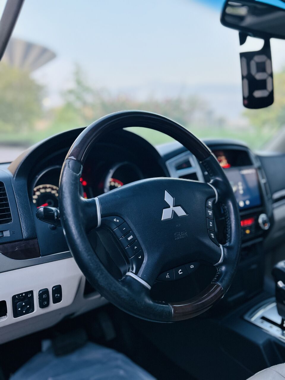 Riyadh, Vehicles, Cars & Trucks , SAR 51000,  Mitsubishi Pajero,  2019,  Automatic,  300000 KM,    MODEL V6 3.5 4x4 FULL OPTION SUV CAR FOR SALE
