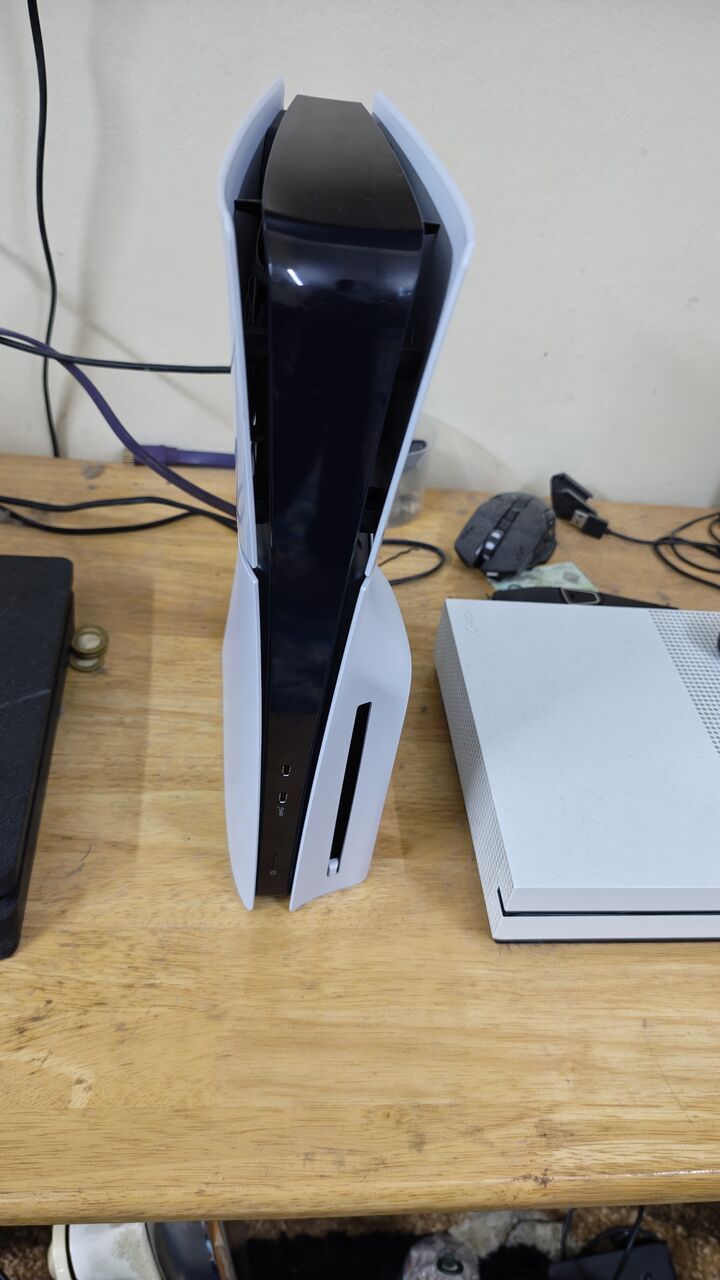 Hara, Video Games, SAR 2200,  Ps5 Slim For Sale In Excellent Condition