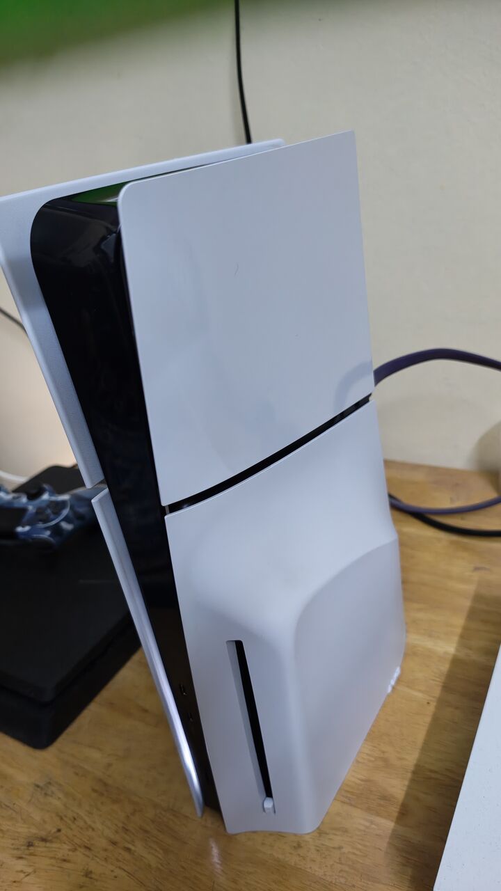 Hara, Video Games, SAR 2200,  Ps5 Slim For Sale In Excellent Condition