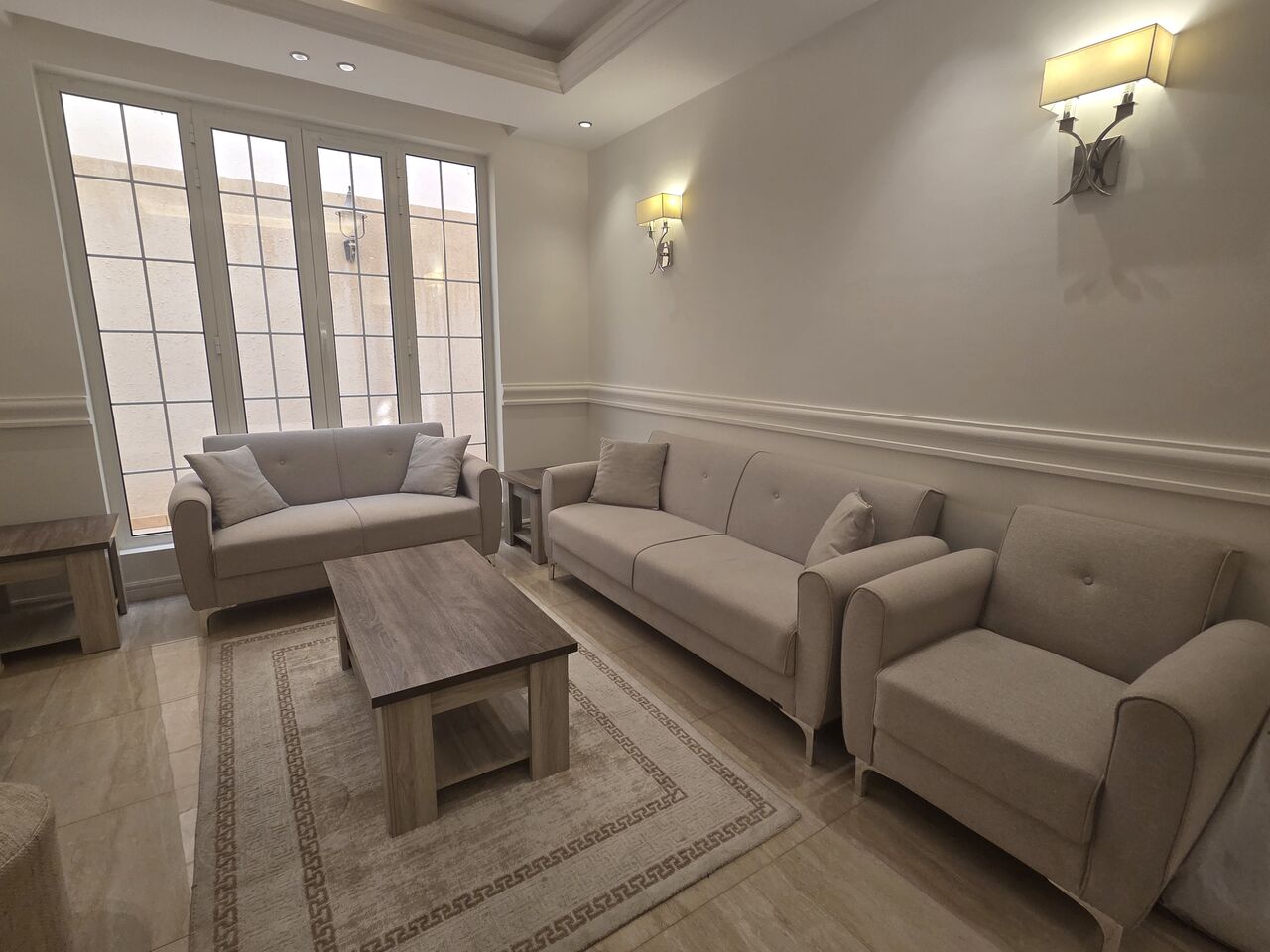 Riyadh, Furniture, SAR 2250,  6 Seater Homebox Sofa Set (almost New)