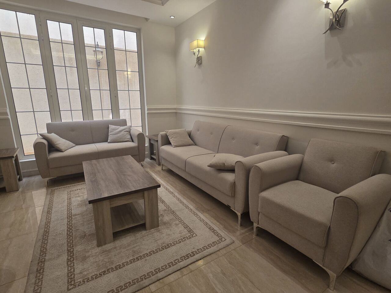 Riyadh, Furniture, SAR 2250,  6 Seater Homebox Sofa Set (almost New)