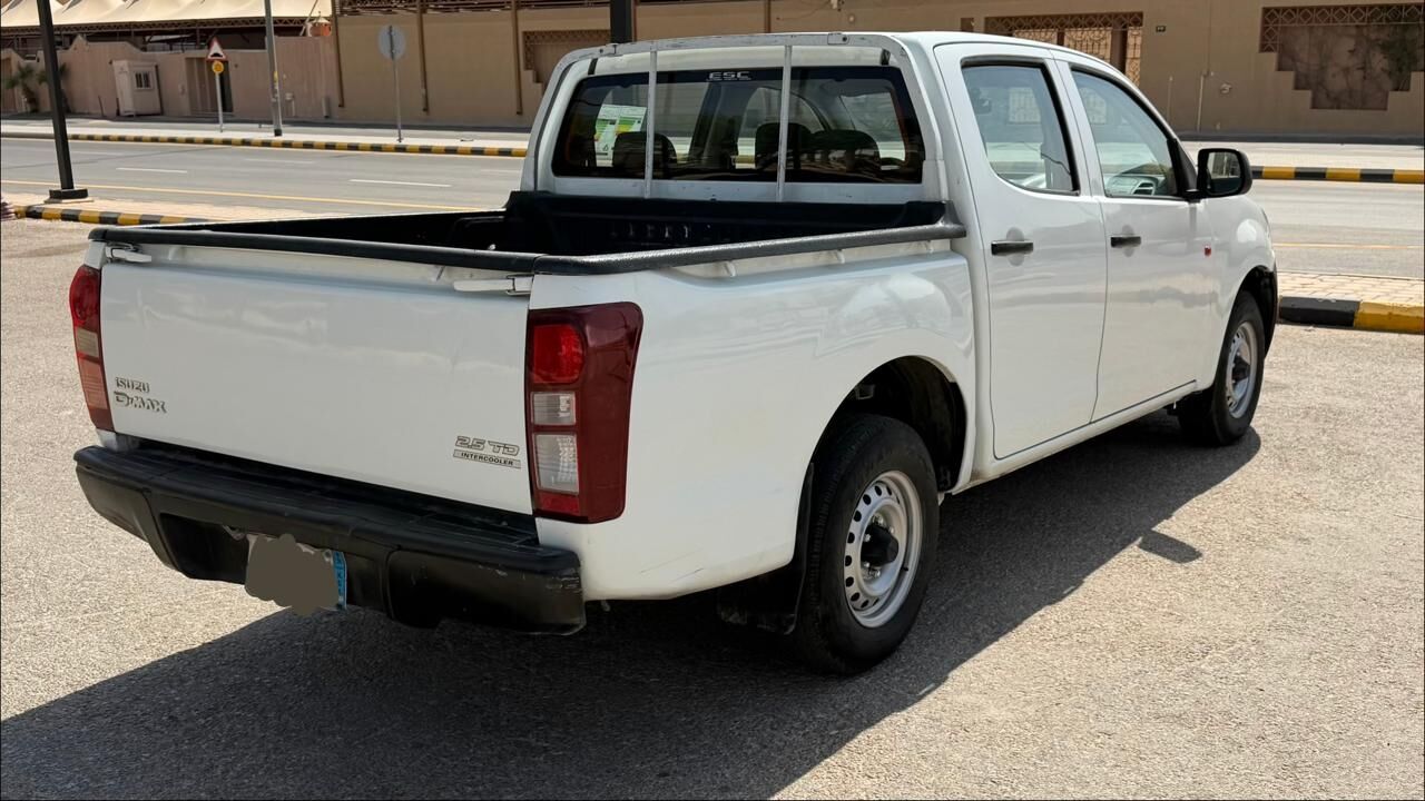 Riyadh, Vehicles, Cars & Trucks , SAR 49000,  Isuzu D-MAX,  2022,  Automatic,  140000 KM,   2-Cab