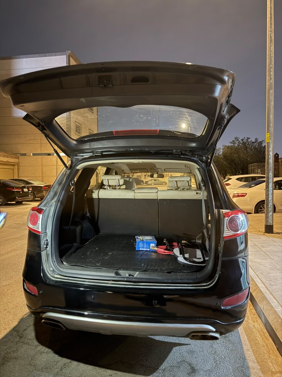 Al Iskan, Vehicles, Cars & Trucks , SAR 2600,  Hyundai Santa Fe,  2012,  Automatic,  299342 KM,   3500 CC Four-wheel Drive Of Model  Is For Sale,