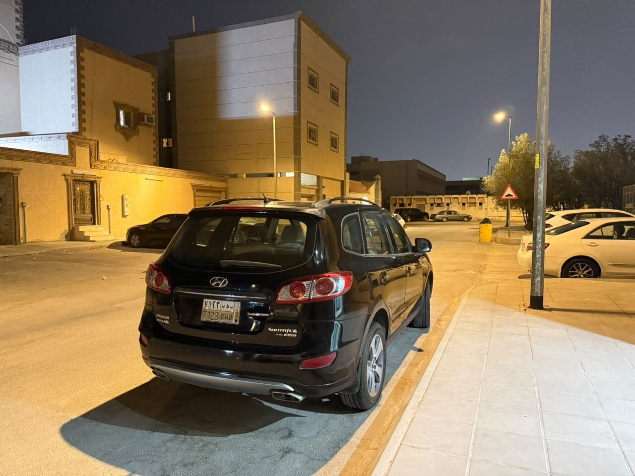 Al Iskan, Vehicles, Cars & Trucks , SAR 2600,  Hyundai Santa Fe,  2012,  Automatic,  299342 KM,   3500 CC Four-wheel Drive Of Model  Is For Sale,