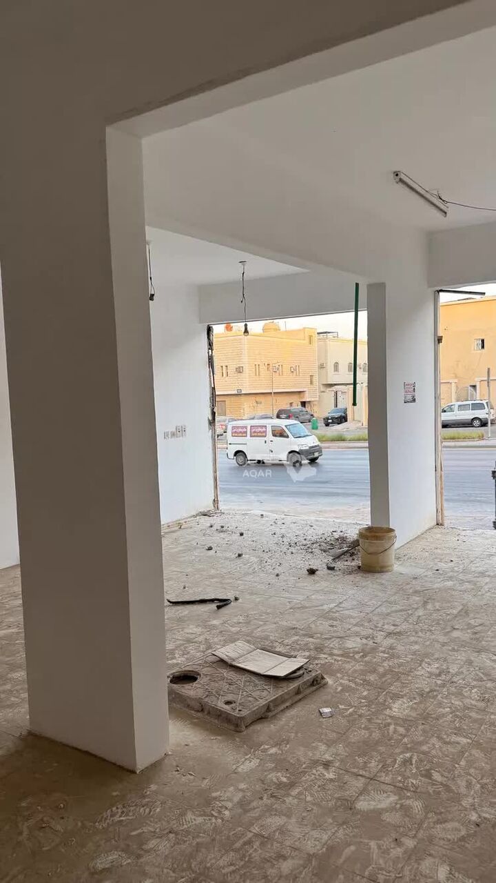 Riyadh, Housing Exchanges, SAR 300000/year,  محل للإيجار في شارع المدينه المنوره, حي 