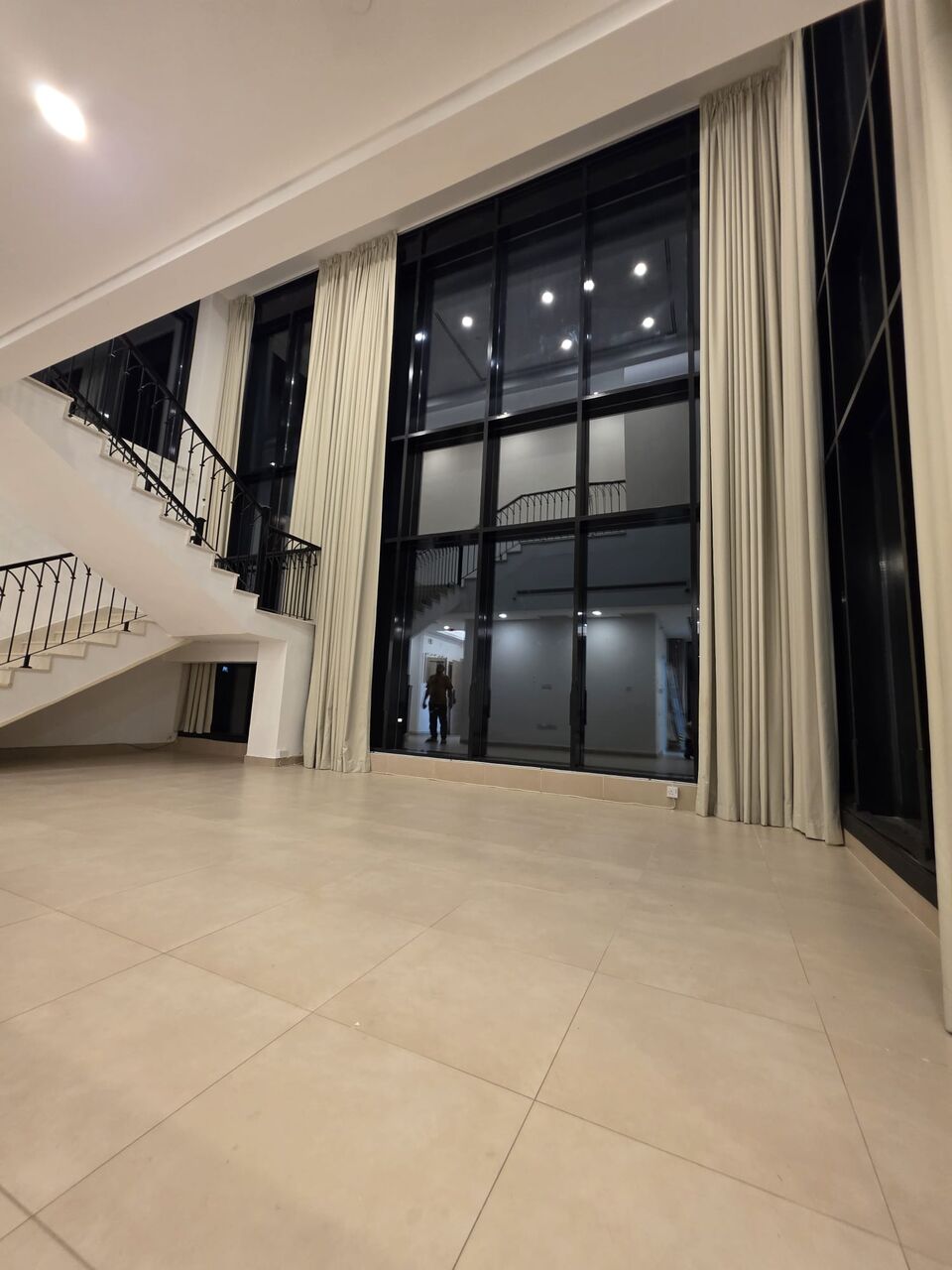 Salmiya, Apartments, Flats, Houses & Villas, KWD 1400/month,  3 BR,  For Rent In Salmiya: A Duplex Penthouse With Super Deluxe Finishes