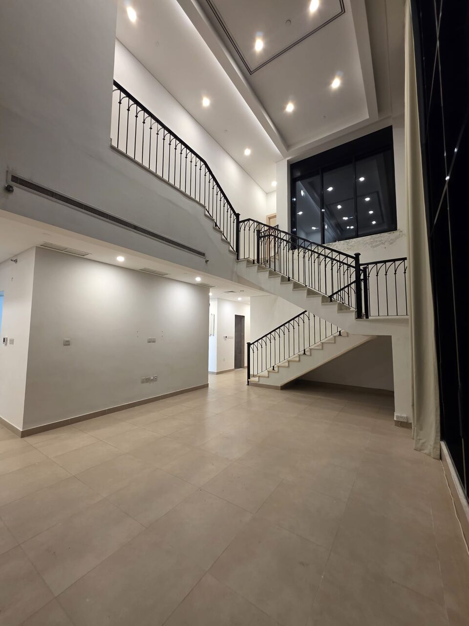 Salmiya, Apartments, Flats, Houses & Villas, KWD 1400/month,  3 BR,  For Rent In Salmiya: A Duplex Penthouse With Super Deluxe Finishes