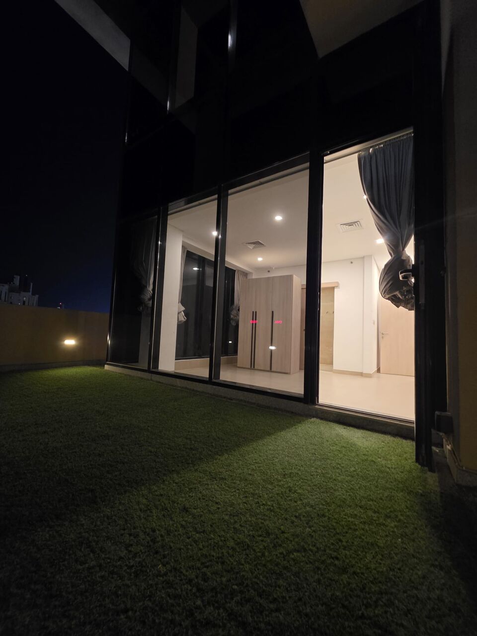 Salmiya, Apartments, Flats, Houses & Villas, KWD 1400/month,  3 BR,  For Rent In Salmiya: A Duplex Penthouse With Super Deluxe Finishes