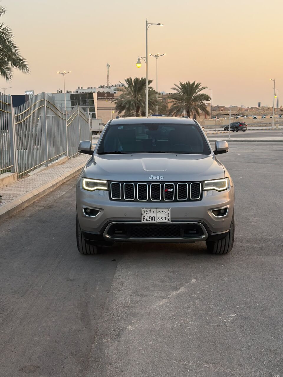 Riyadh, Vehicles, Cars & Trucks , SAR 62000,  Jeep Grand Cherokee Limited,  2018,  Automatic,  219000 KM,  For Sale