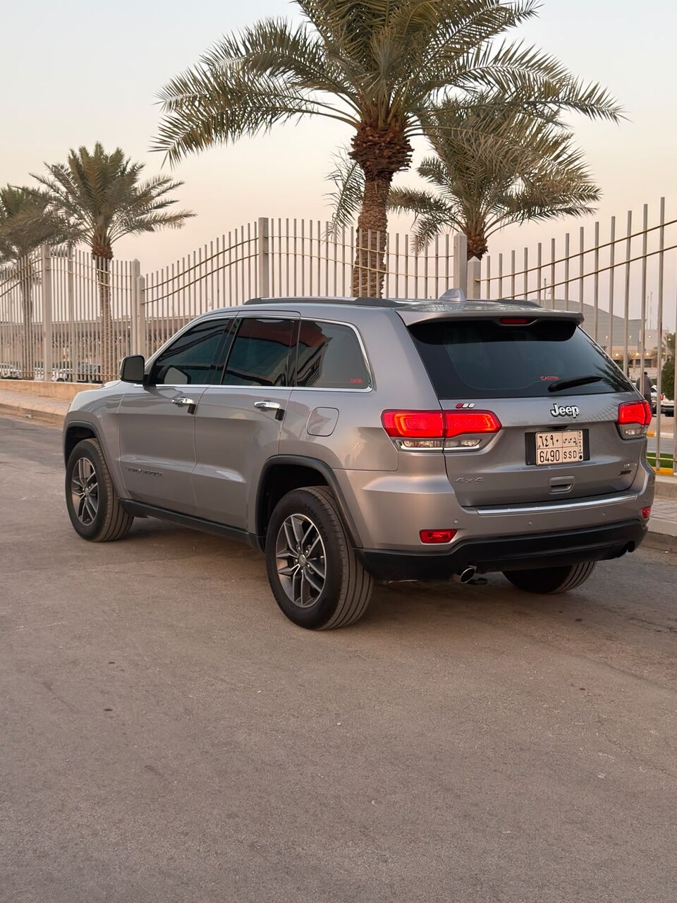 Riyadh, Vehicles, Cars & Trucks , SAR 62000,  Jeep Grand Cherokee Limited,  2018,  Automatic,  219000 KM,  For Sale