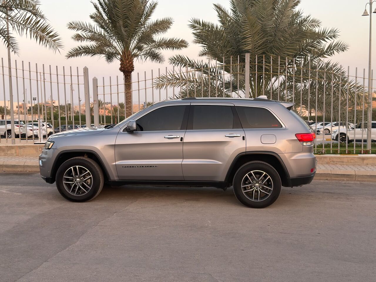 Riyadh, Vehicles, Cars & Trucks , SAR 62000,  Jeep Grand Cherokee Limited,  2018,  Automatic,  219000 KM,  For Sale