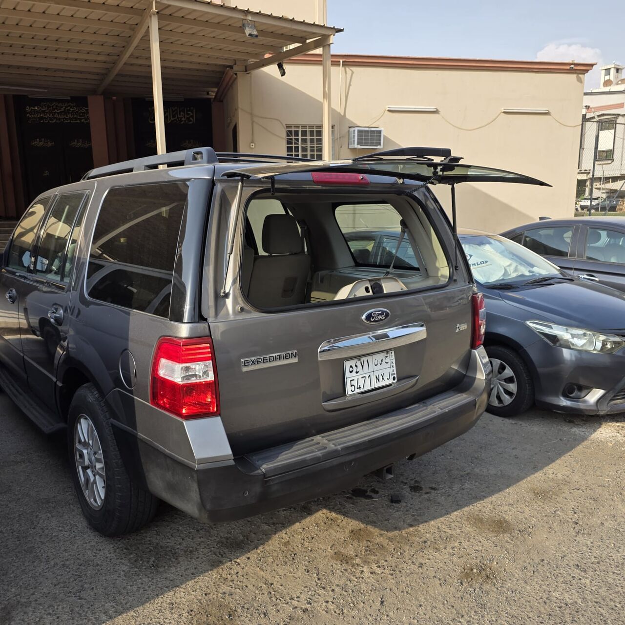 Jeddah, Vehicles, Cars & Trucks , SAR 33000,  Ford Expedition,  2014,  305000 KM,    - In Very Good Condition.
