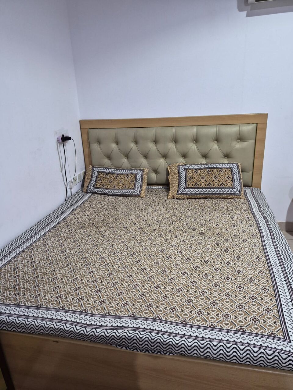 Riyadh, Household Items, SAR 2,  Household Items For Sale &ndash; Fridge, Oven, Washing Machine, Bed & More - Good Condition