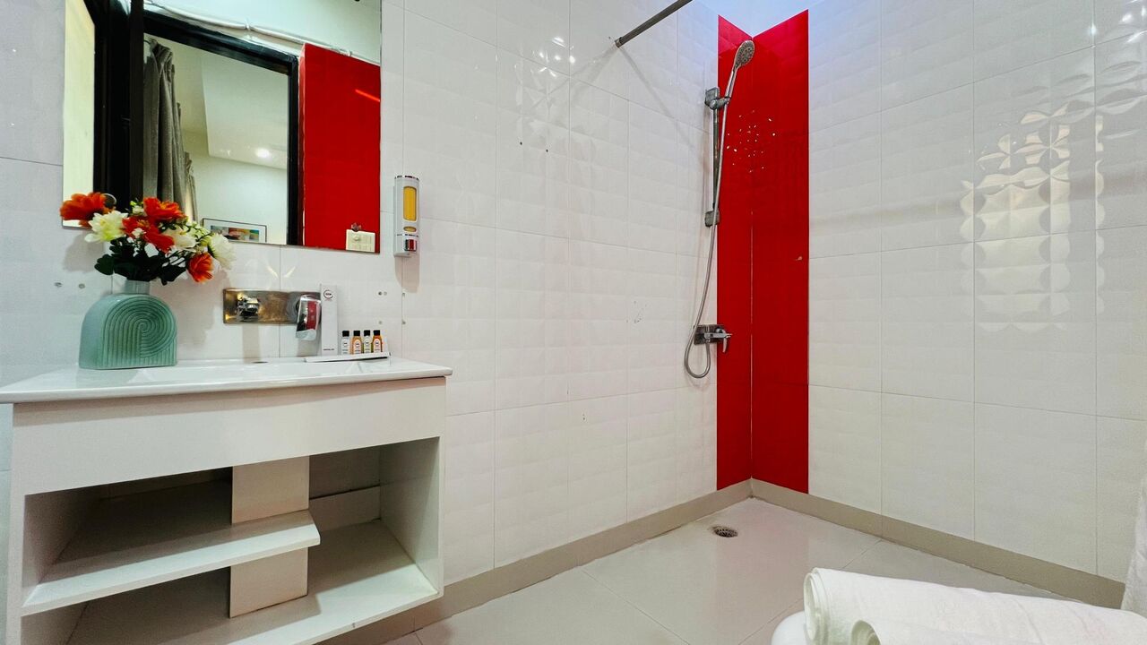 Gurgaon, Apartments, Flats, Houses & Villas, INR 3000/day,  Furnished,  Studio,  300 Sq. Feet,  Studio Apartment DLF Phase 3