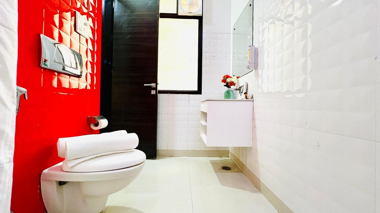 Gurgaon, Apartments, Flats, Houses & Villas, INR 3000/day,  Furnished,  Studio,  300 Sq. Feet,  Studio Apartment DLF Phase 3