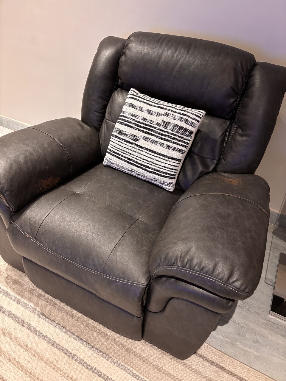 Al Khuzama, Furniture, SAR 750,  Homebox Recliner