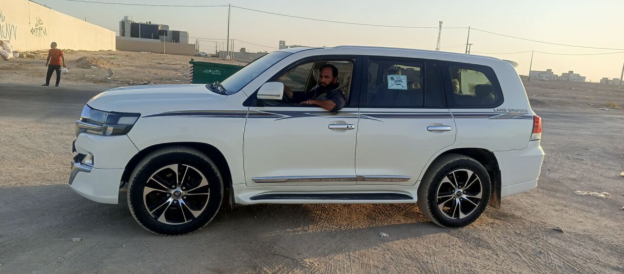 Riyadh, Job Seekers, *Toyota Land Cruiser 2014 With Driver For Rent In Riyadh - Monthly - 0531609160*