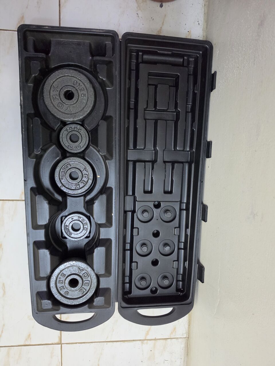 Jubail, Sporting Goods, SAR 200,  Urgent Sale; 33.5 Kg Weight, Barbell, Yoga Mat