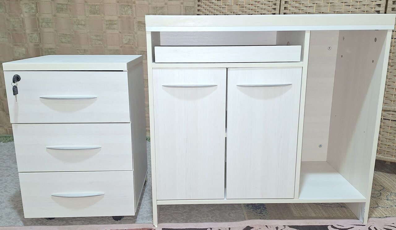 Riyadh, Furniture, SAR 185,  Table Desk And Drawer Unit.