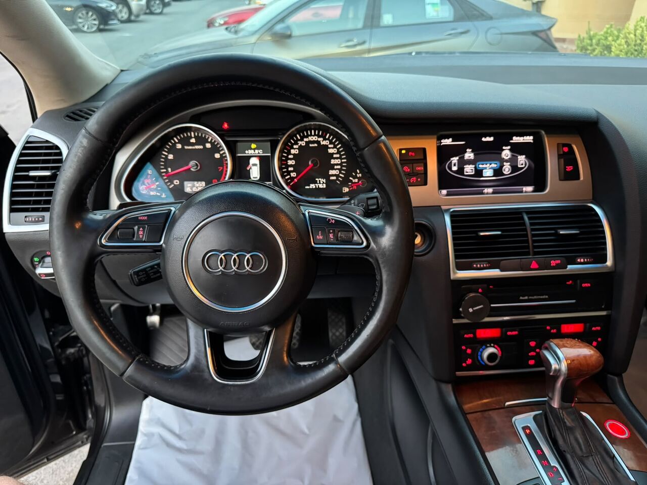Jeddah, Vehicles, Cars & Trucks , SAR 24000,  Audi Q7,  2015,  Automatic,  257000 KM,   Six Cylinders 7Seaters Price Negotiable