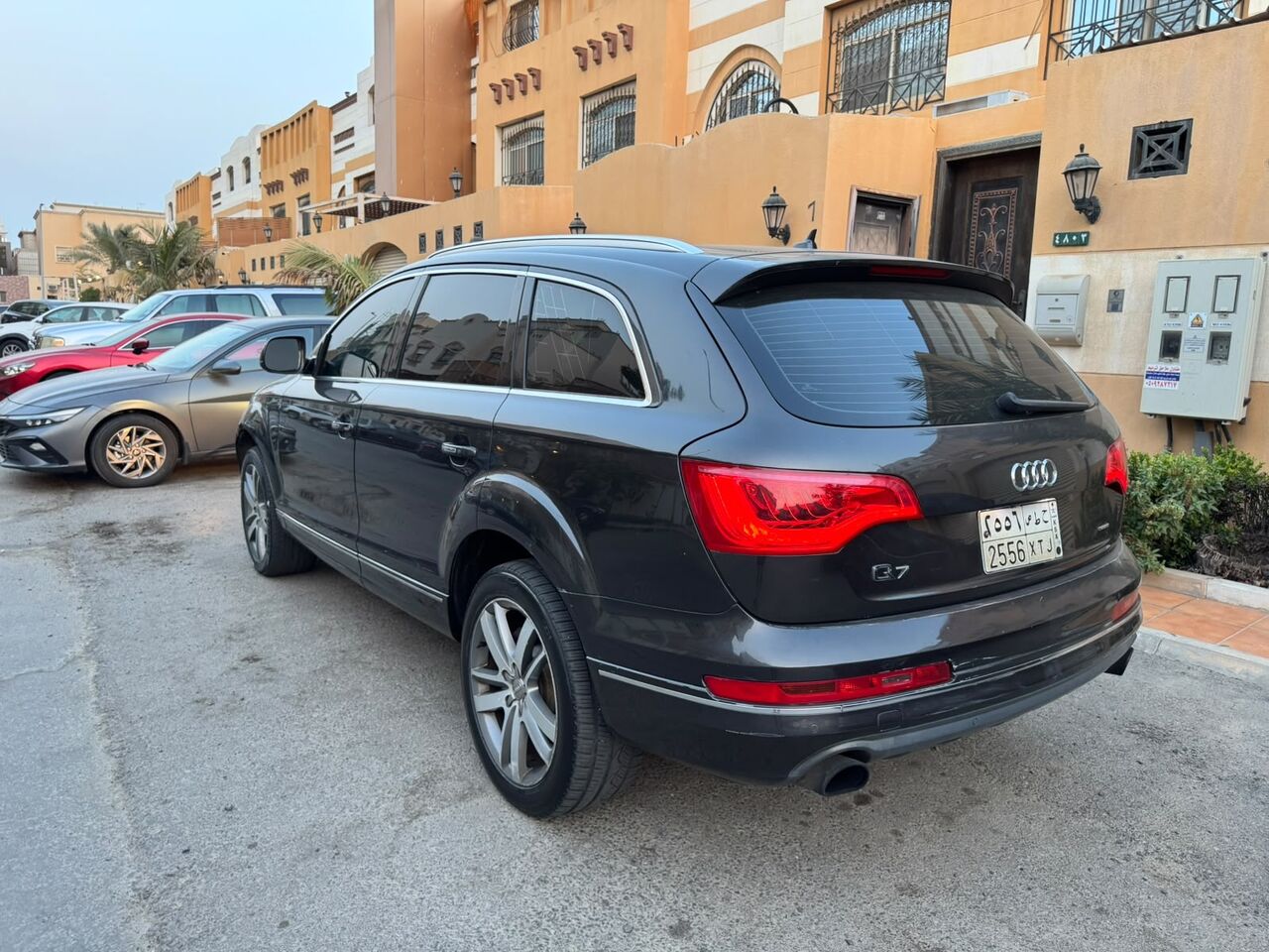 Jeddah, Vehicles, Cars & Trucks , SAR 24000,  Audi Q7,  2015,  Automatic,  257000 KM,   Six Cylinders 7Seaters Price Negotiable